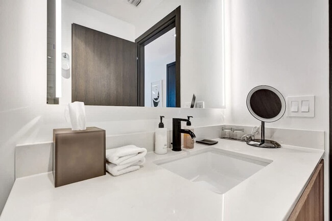 Building Photo - 398 NE 5th St