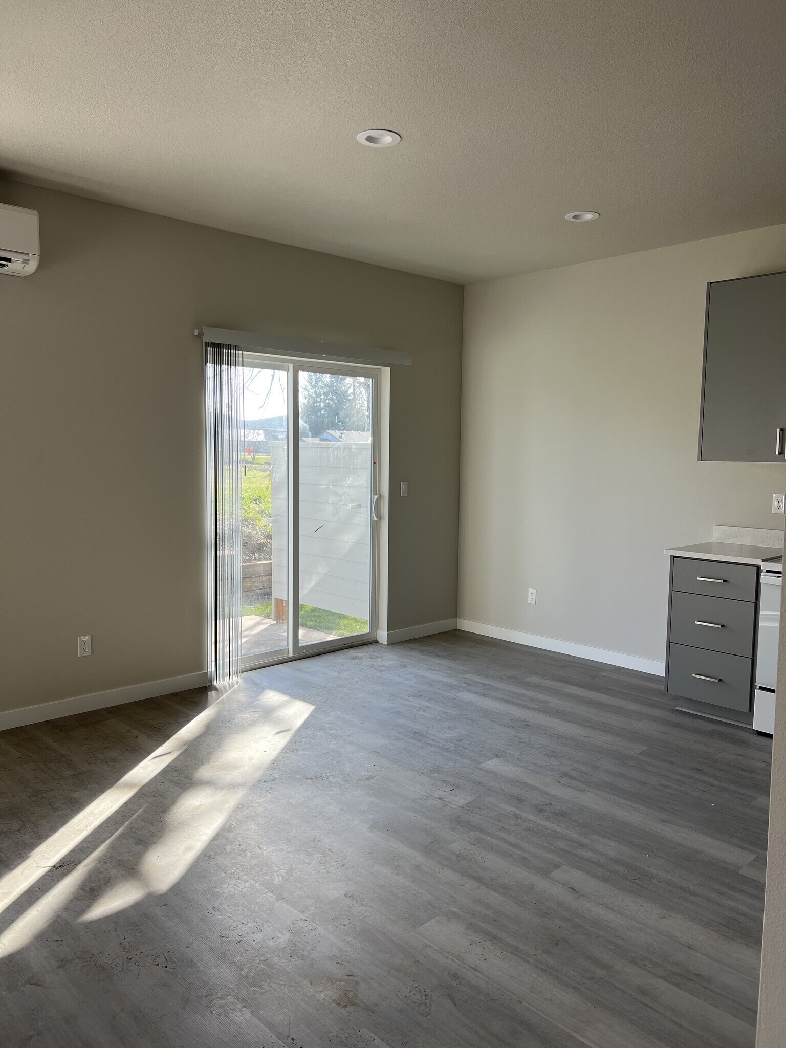 Dining area - 4840 48th Loop
