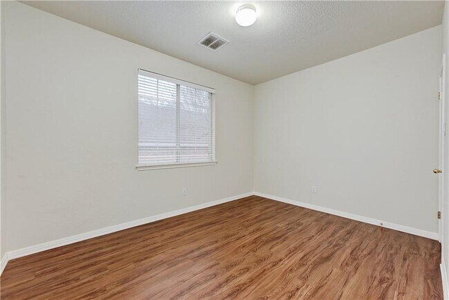Building Photo - 8516 Dunsmere Dr