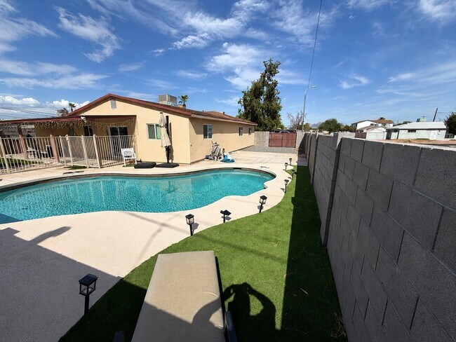 Building Photo - 8102 N 30th Dr