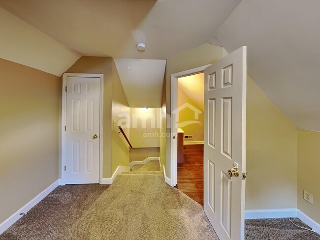 Building Photo - 1508 Cardinal Ln