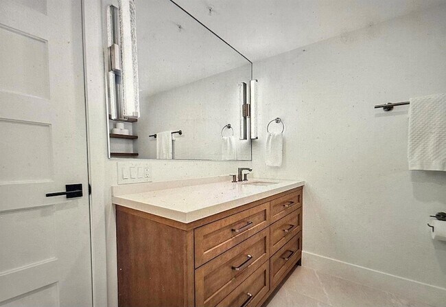 Building Photo - 1100 Scotia Dr