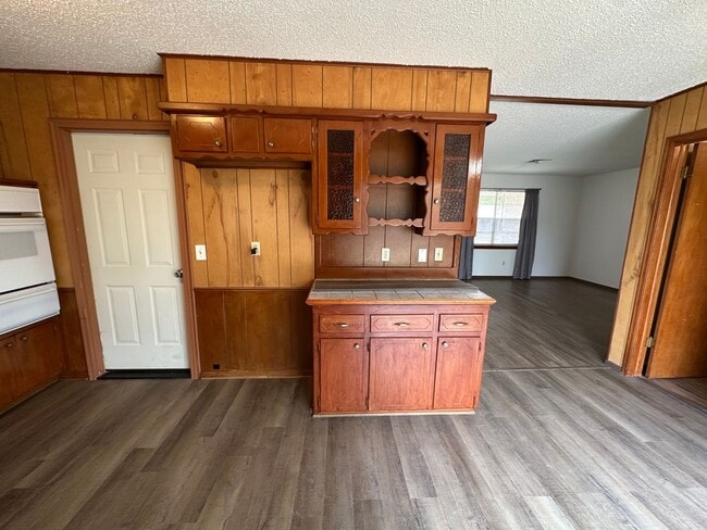 Building Photo - 3 Bed, 1.5 Bath, 1 Car garage