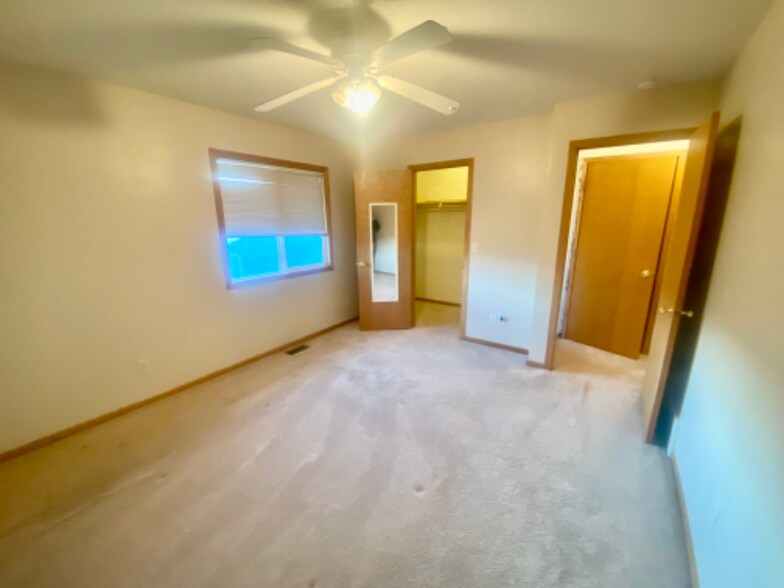 Building Photo - 205 E Bengal Dr