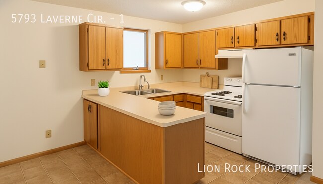 Building Photo - 5793 Laverne Cir N