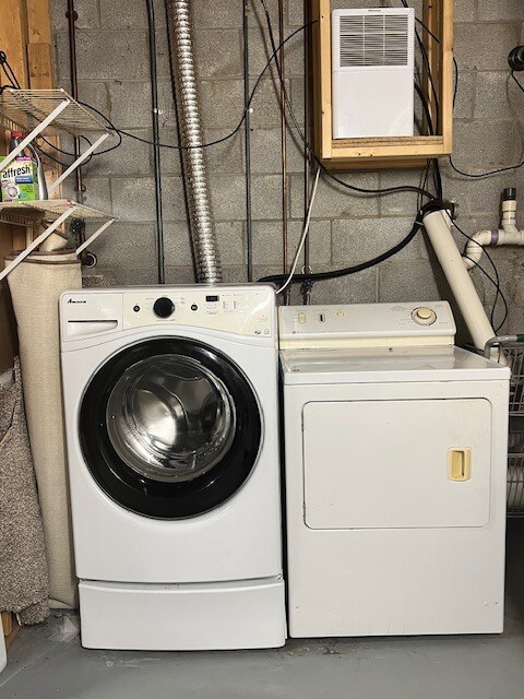 Laundry - 219 Lily Ct