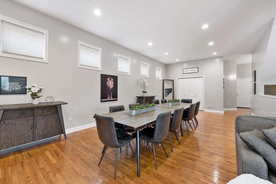 Building Photo - 2630 S Throop St