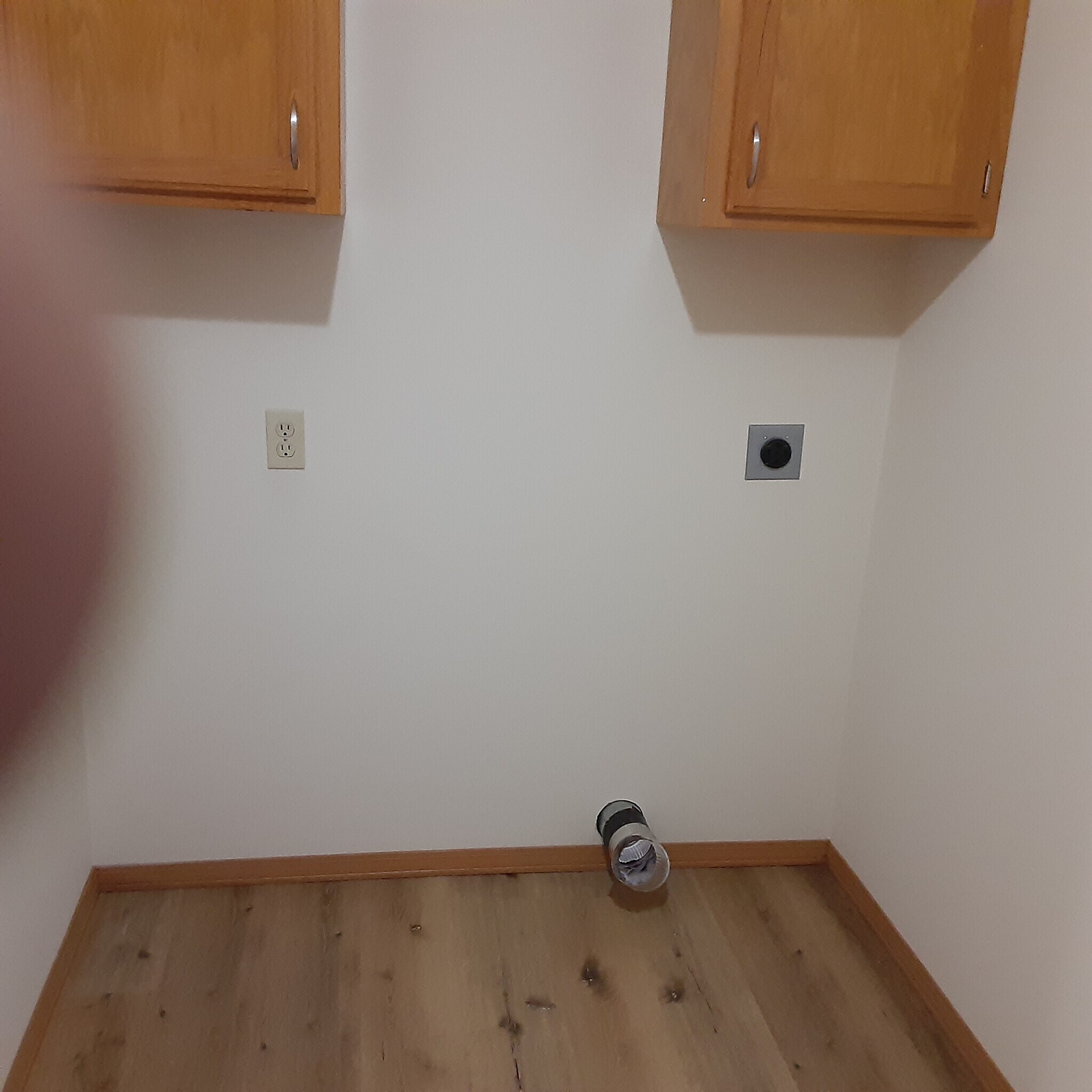 Building Photo - 409 Cedar Ln