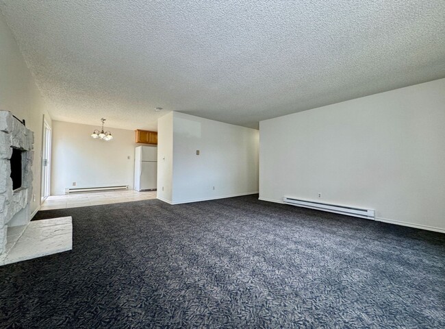 Building Photo - Charming Three Bedroom Near S. Waterfront & Macadam Ave~ Updates Throughout~ W/D Included ~ Detac...