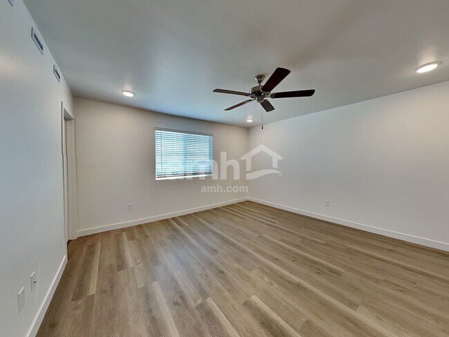 Building Photo - 12615 W Flynn Ln