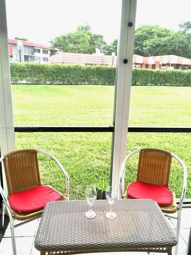 Building Photo - 9410 N Hollybrook Lake Drive 103, Pembroke...