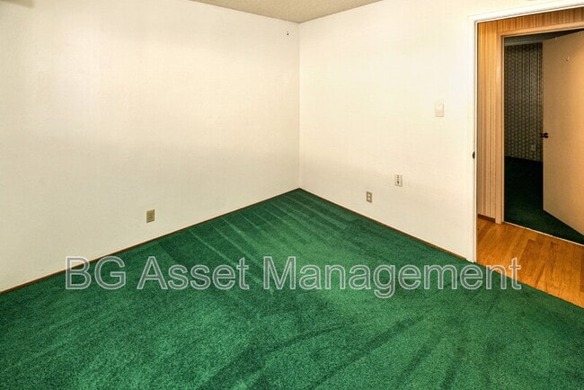 Building Photo - 2901 Doidge Ave