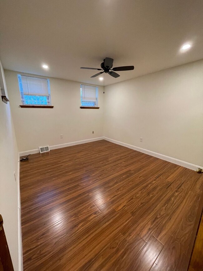 Building Photo - 1432 W Venango St