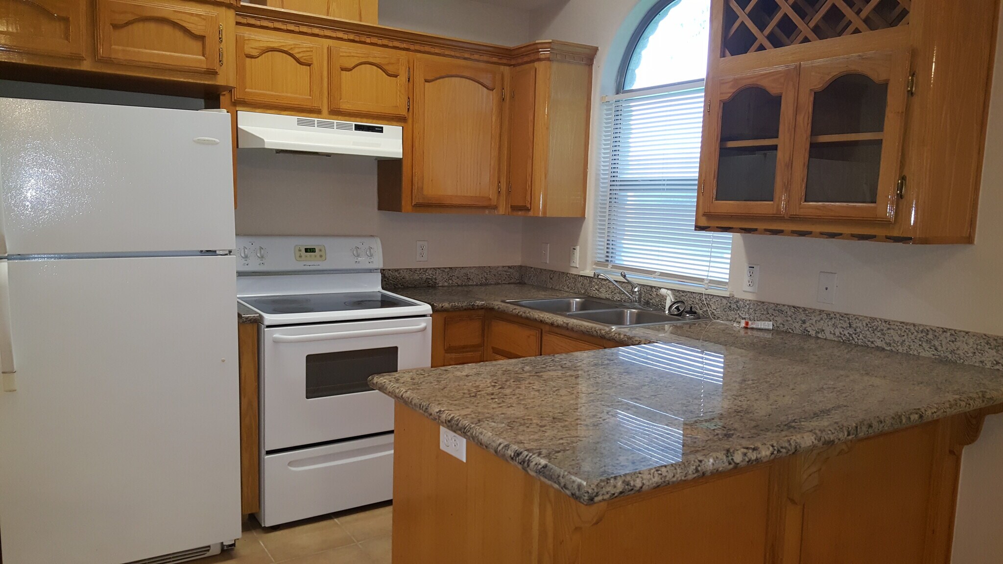kitchen - 2117 W Western Dr