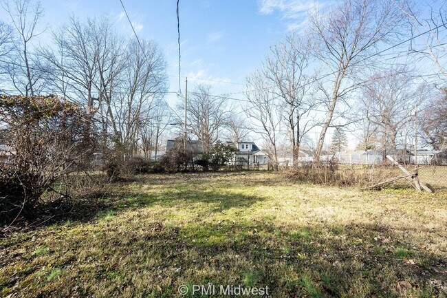 Building Photo - 4426 Kingsley Dr