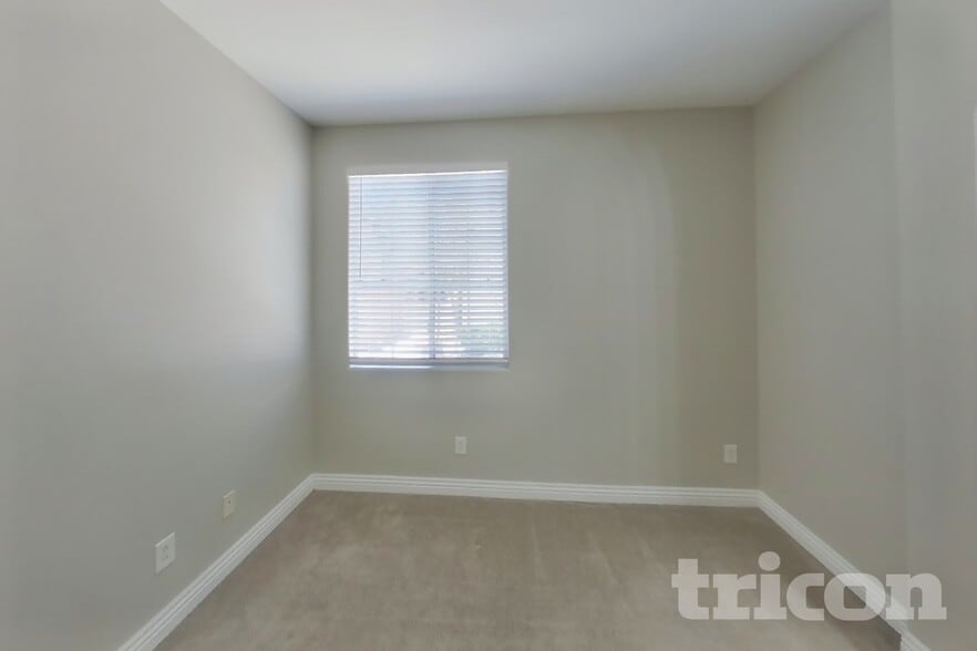 Building Photo - 9827 W Spinnaker Creek Ave