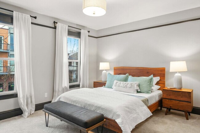 Building Photo - 3820 SE Belmont St