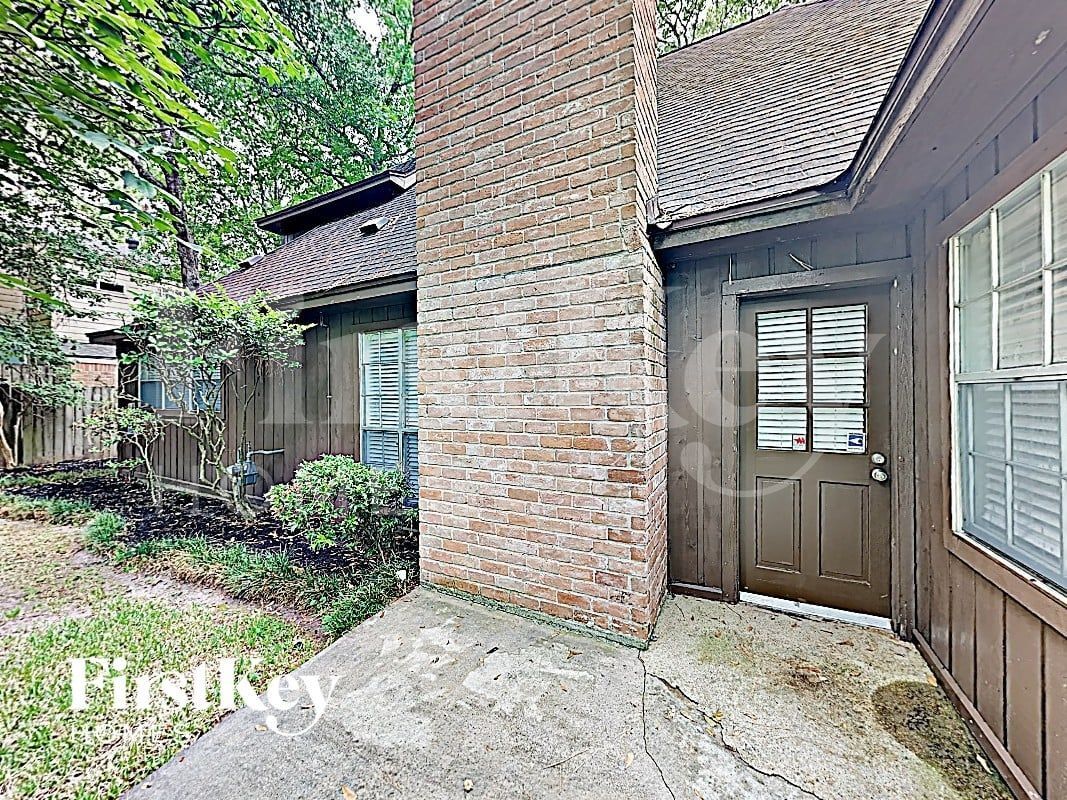 Building Photo - 2511 Riverlawn Dr