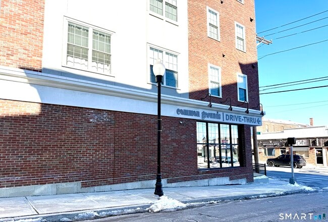 Building Photo - 502 Howe Ave