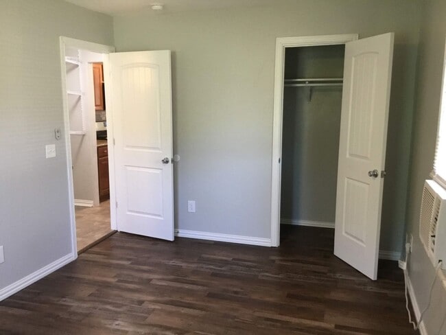 Building Photo - Completely remodeled 1 bedroom, 1 bath duplex! Half off on the first month!