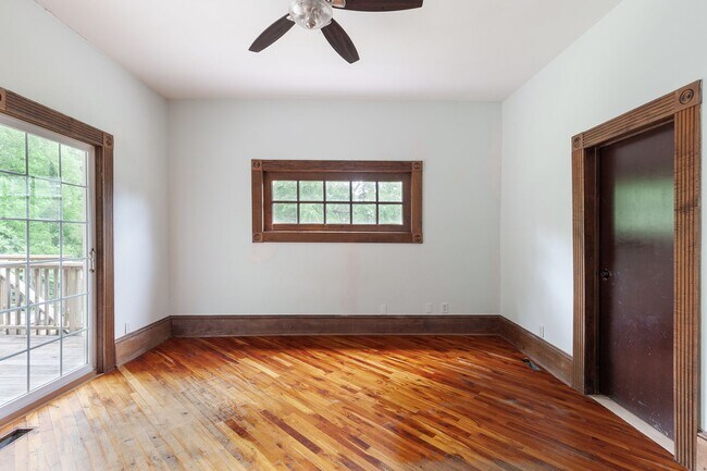 Building Photo - Spacious 6bd/3ba in Grant Park w/ Large Fe...