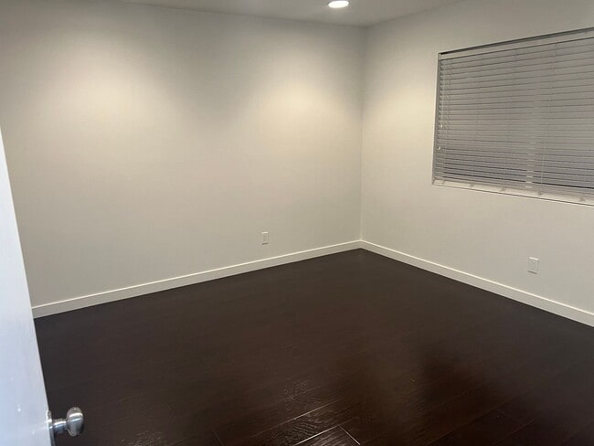 Building Photo - True Beauty! SOLAR