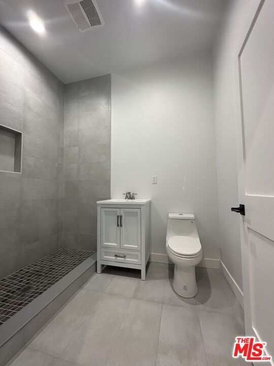 Building Photo - 6831 Bellaire Ave