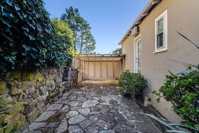 Building Photo - 5608 Colton Blvd
