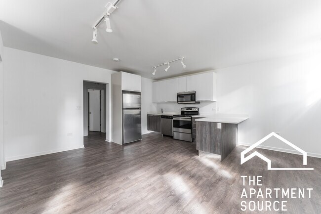 Building Photo - 940 W Winona St