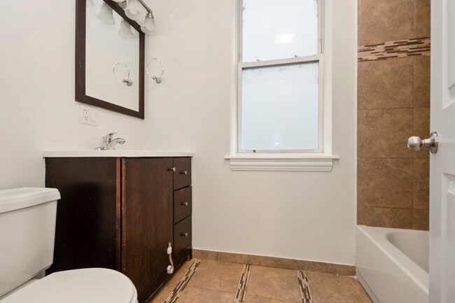 Building Photo - 4517 S Calumet Ave