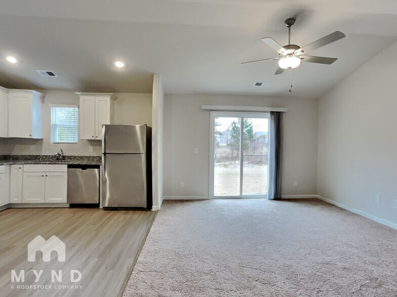Building Photo - 62 Everglade Wy