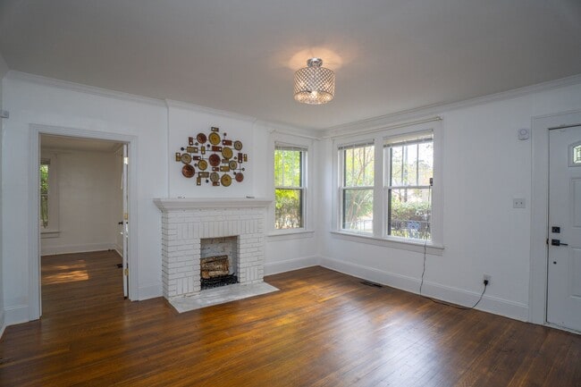 Building Photo - Updated Heights Home with 3 Bedrooms