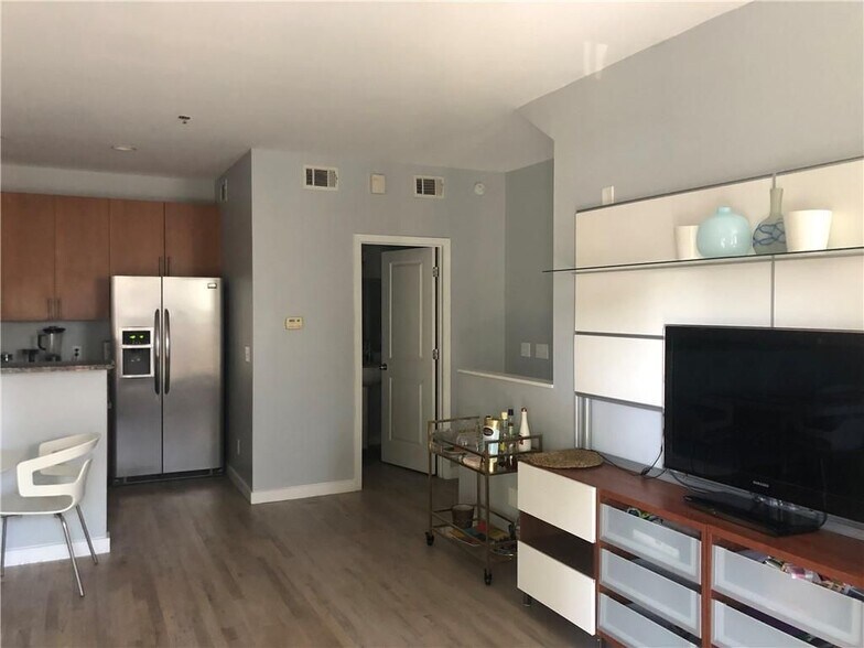 Building Photo - 238 Walker St SW