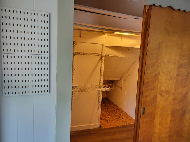 Building Photo - 27 Phebe St