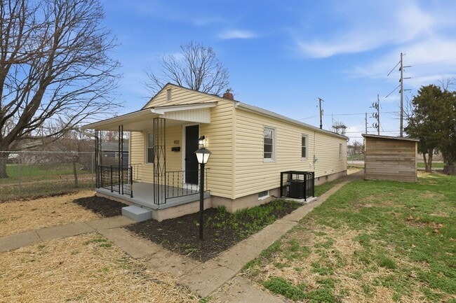 Building Photo - Fully Updated 2-Bed with Modern Finishes