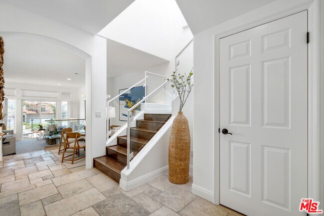 Building Photo - 6436 Lunita Rd