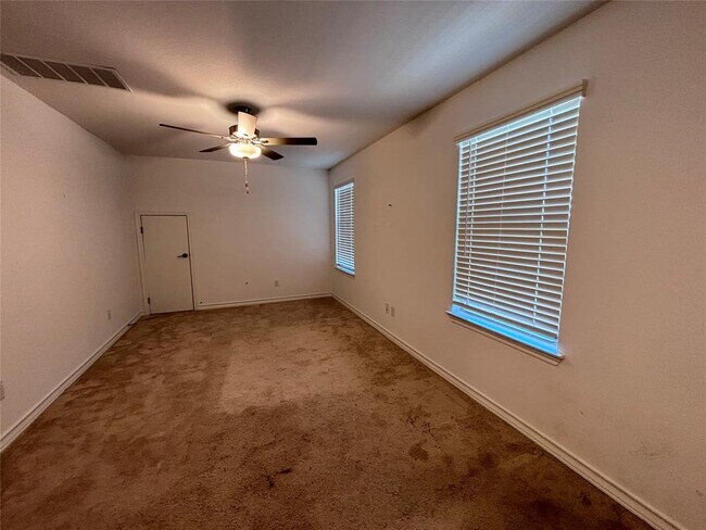 Building Photo - 562 Papaya Dr