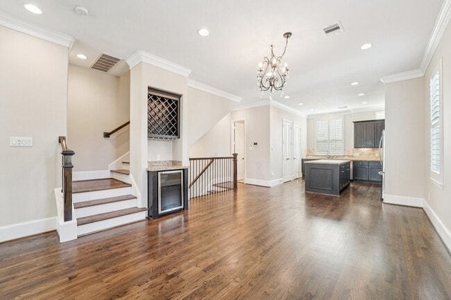 Building Photo - 2421 Beall St