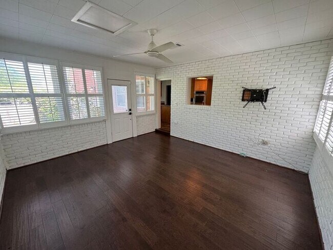 Building Photo - Pensacola - Inverness - 3 bedroom, 2 bathroom