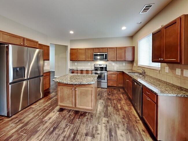 Building Photo - 804 Commerce Trl