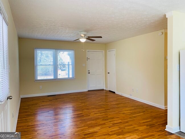 Building Photo - 24 Camellia Dr