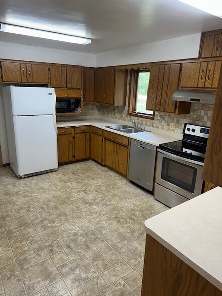 Kitchen - 42057 County Road 1