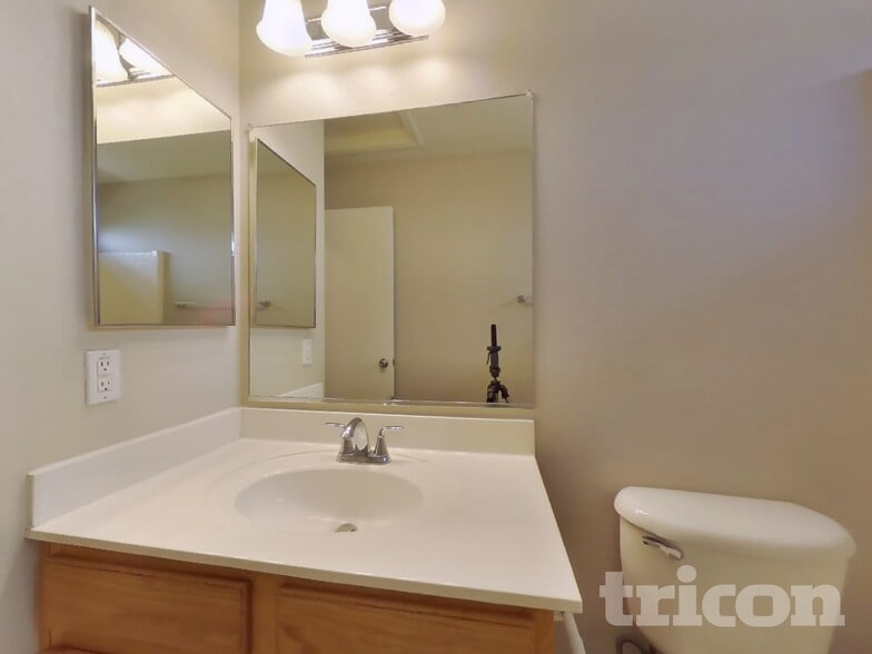 Building Photo - 12513 W Aster Dr