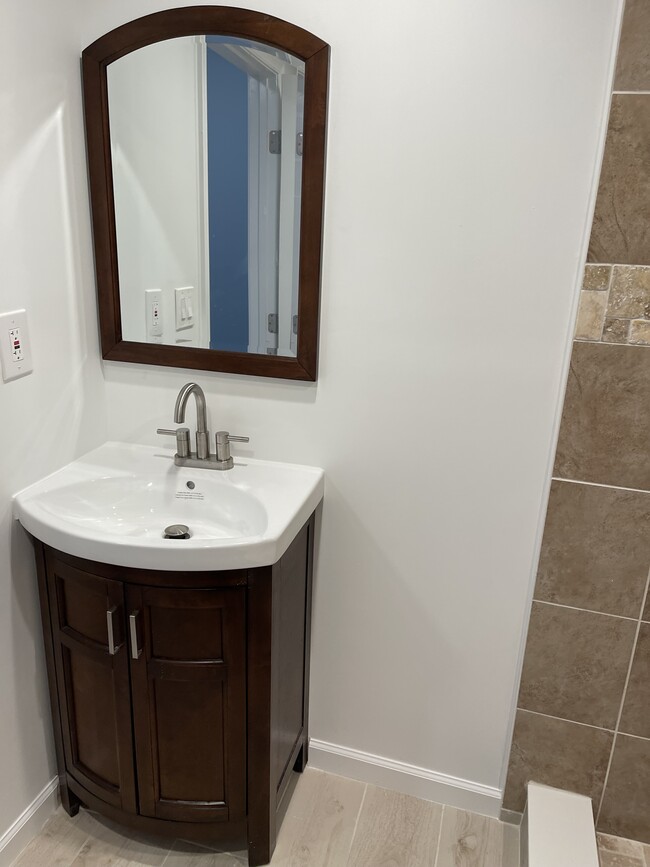 Building Photo - 8205 Londonderry Ct