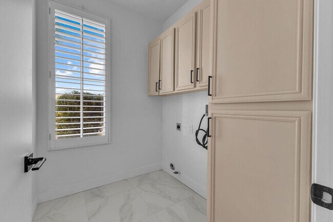 Building Photo - 74613 Waterlily Cir