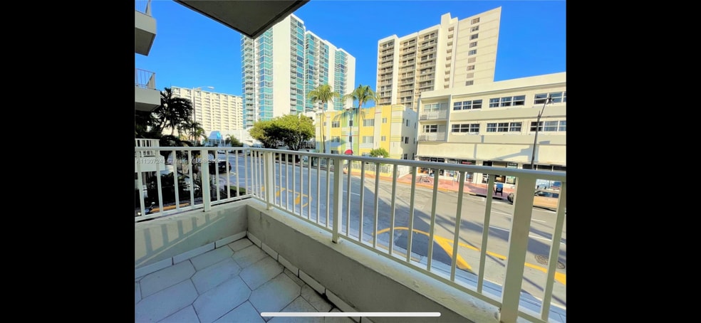Building Photo - 2600 Collins Ave
