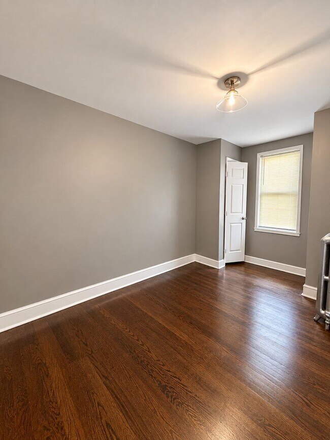 Building Photo - 6744 Linmore Ave