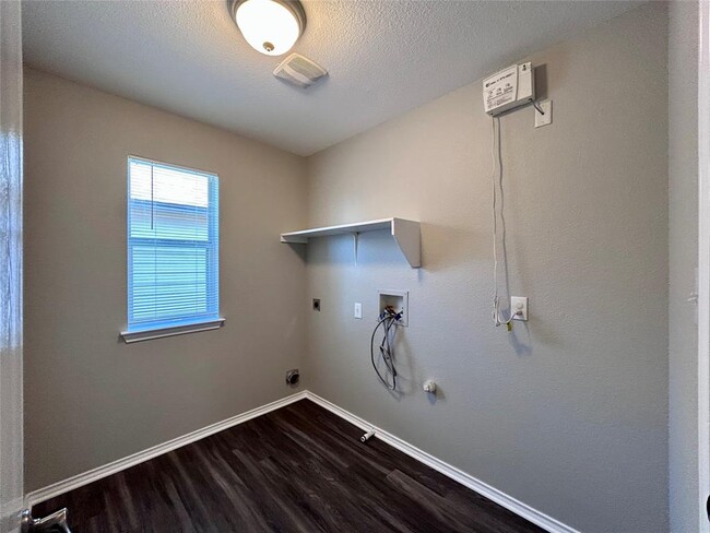 Building Photo - 8916 Ipswich Bay Dr