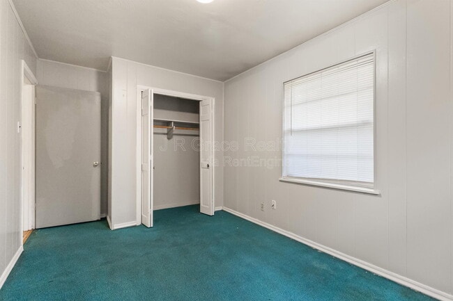 Building Photo - 209 S Rita St
