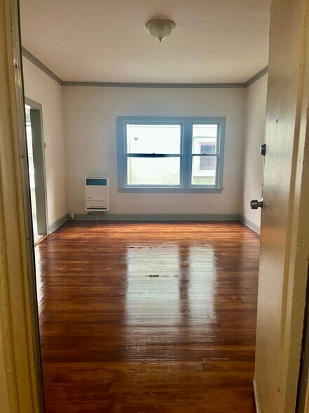 This is not 206, but another similar unit - 335 S Rampart Blvd